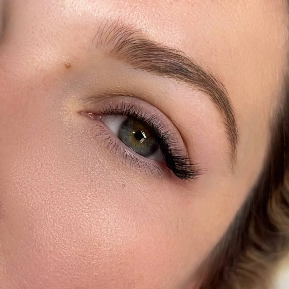 Classic 1D lash extensions with a natural finish, DEEPINLASH Brooklyn