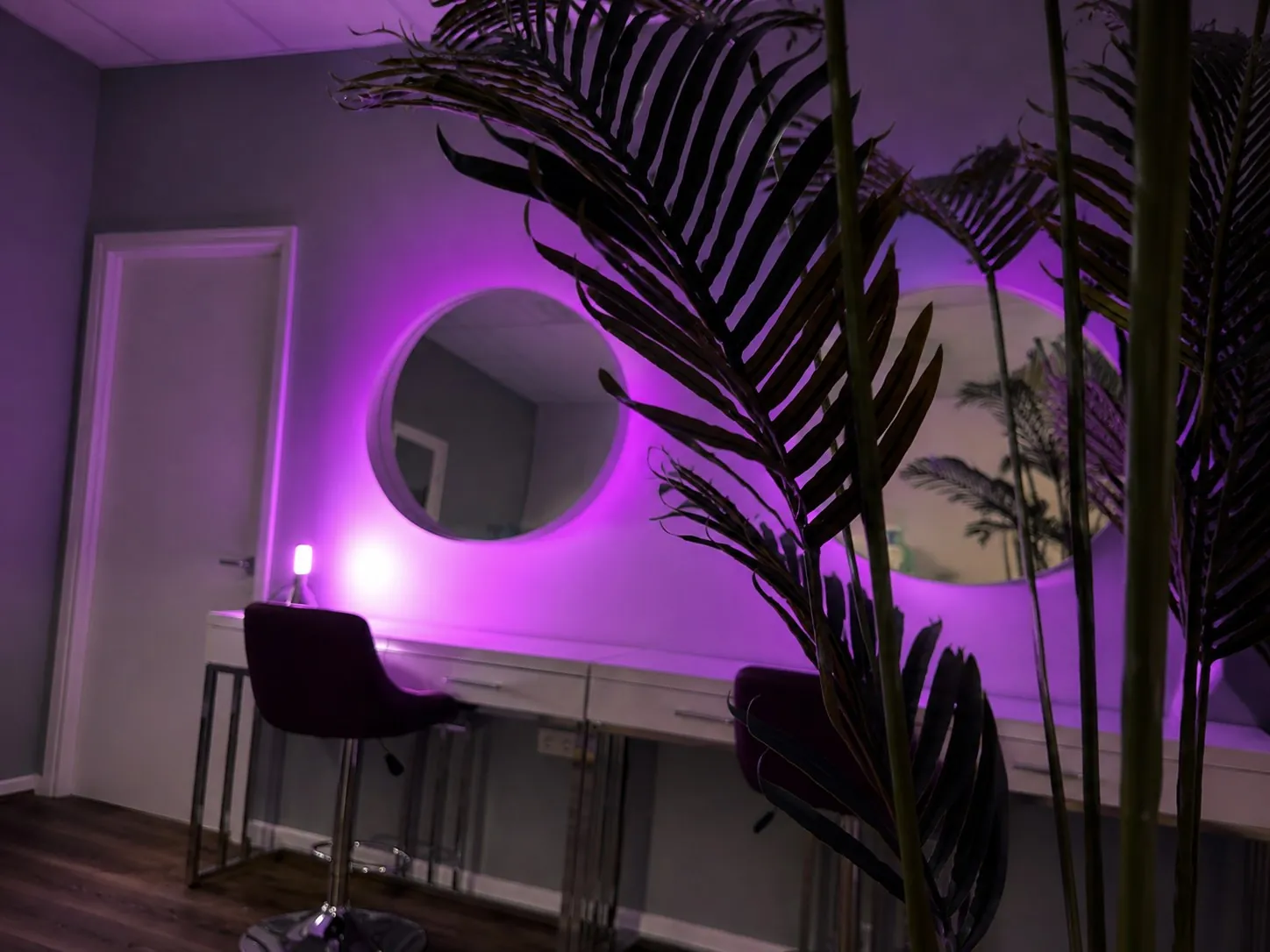 Makeup vanity with lit mirrors at the DEEPINLASH studio, Brooklyn 11223