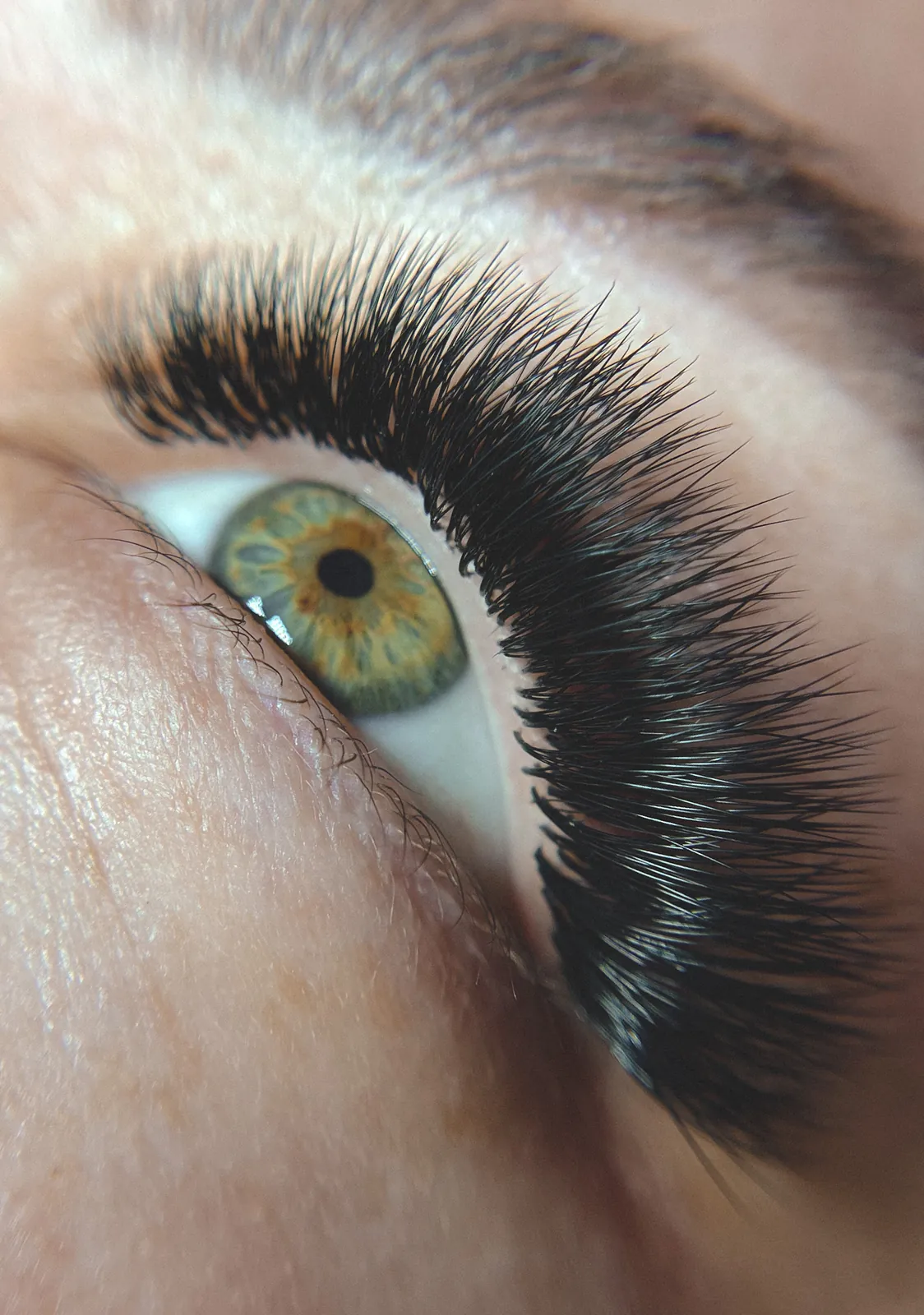 Dramatic volume lash set with a dense lash line, DEEPINLASH Brooklyn