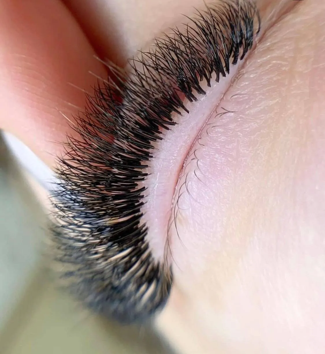 Macro close-up of handmade volume fans on the lash bed, DEEPINLASH Brooklyn