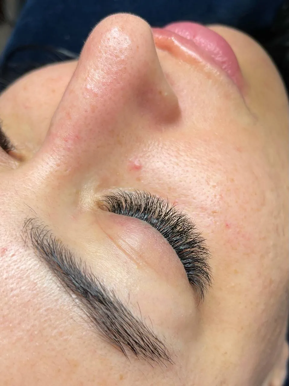 Textured wispy lash line photographed closed, DEEPINLASH Brooklyn 11223